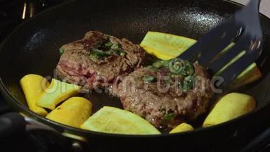 在炉子上的热炒锅里慢煮汉堡肉碎牛肉